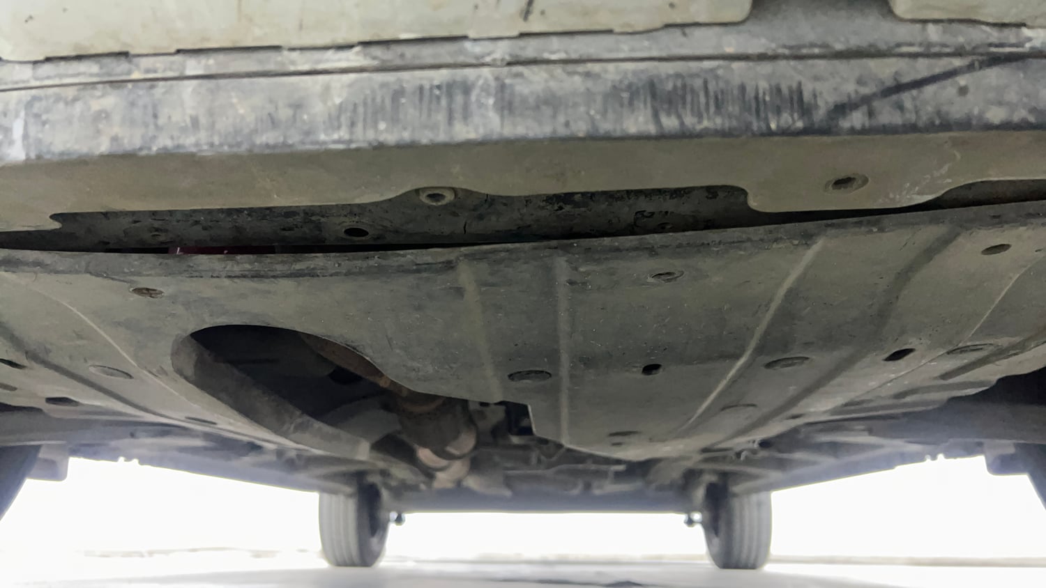 Used 2016 Mahindra KUV100 K6+ 6 STR Petrol Manual extra FRONT LEFT UNDERBODY VIEW