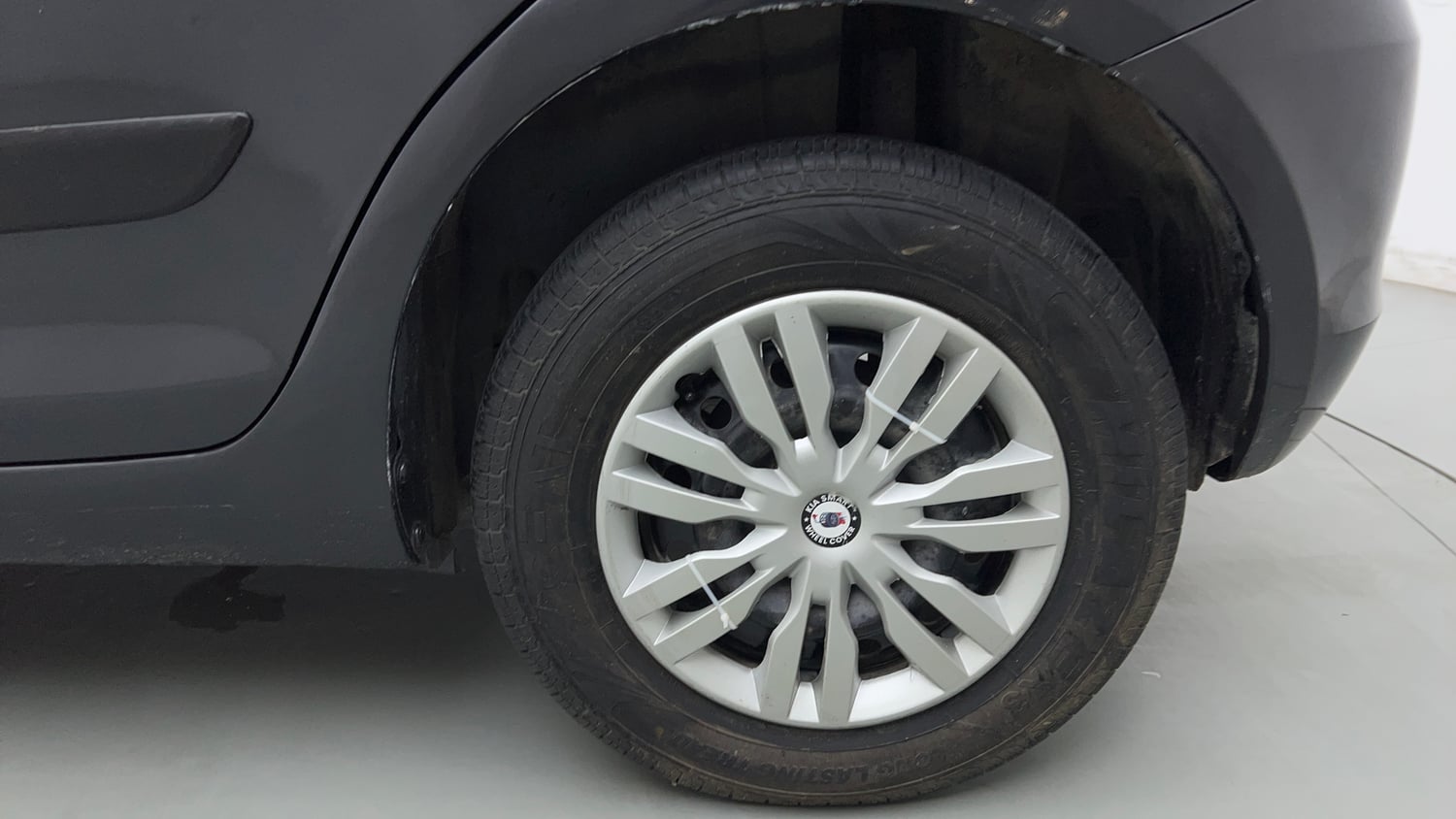 Used 2016 Maruti Suzuki Swift VXi Petrol Manual tyres LEFT REAR TYRE RIM VIEW