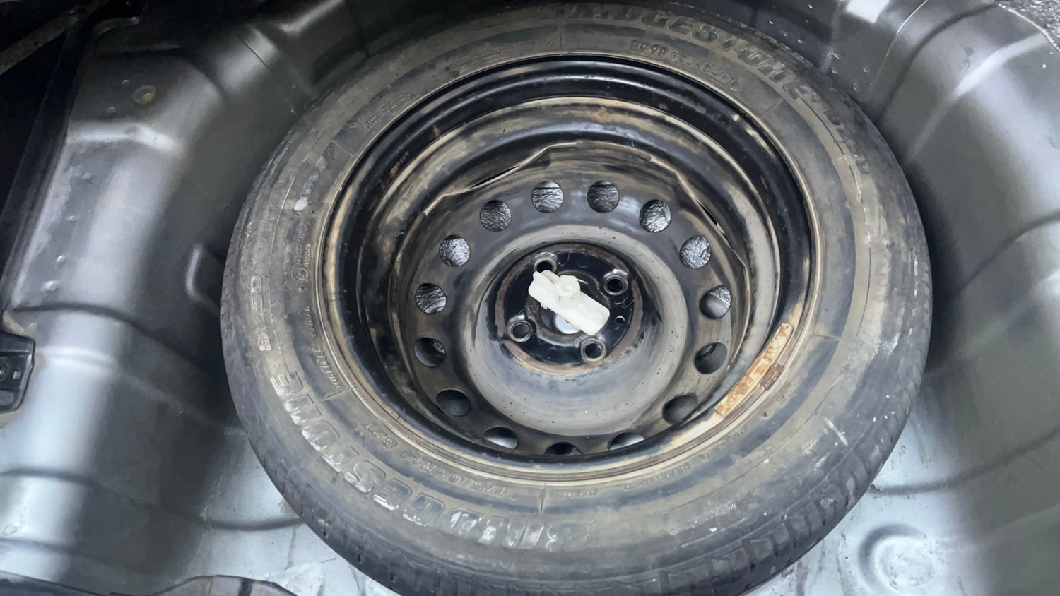 Used 2014 Hyundai i20 Magna 1.2 Petrol Manual tyres SPARE TYRE VIEW