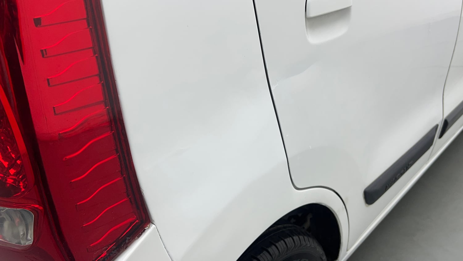 Used 2015 Maruti Suzuki Wagon R VXI Petrol Manual dents MINOR SCRATCH