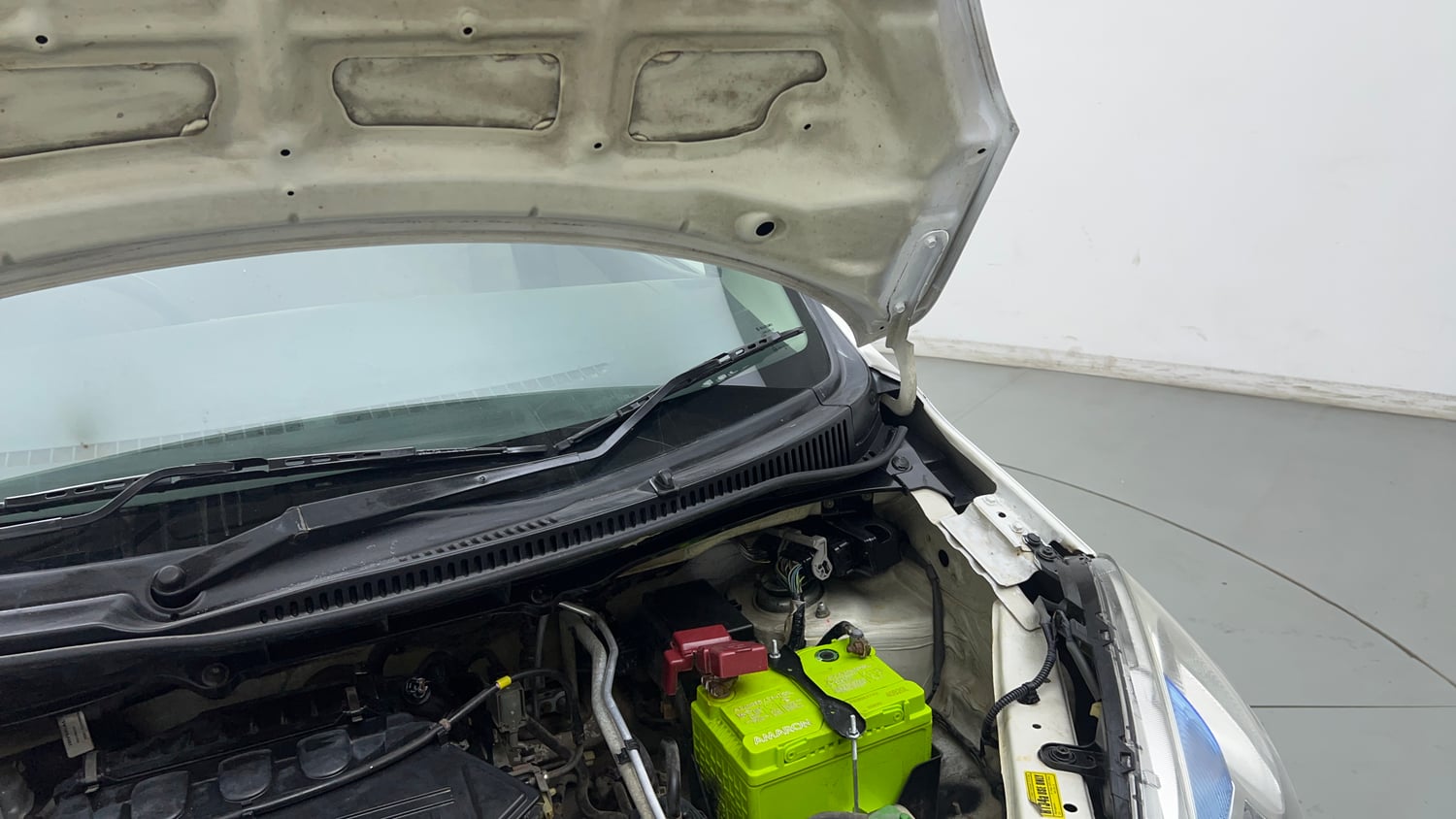 Used 2015 Maruti Suzuki Wagon R VXI Petrol Manual engine ENGINE LEFT SIDE HINGE & APRON VIEW