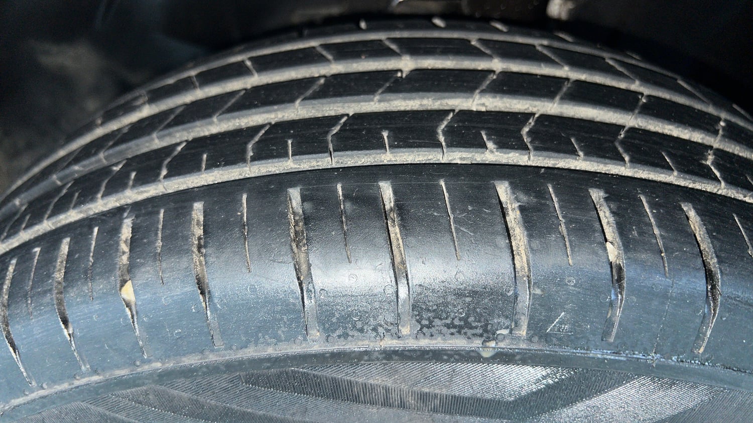 Used 2023 Tata Punch Accomplished Dazzle Pack MT Petrol Manual tyres LEFT FRONT TYRE TREAD VIEW