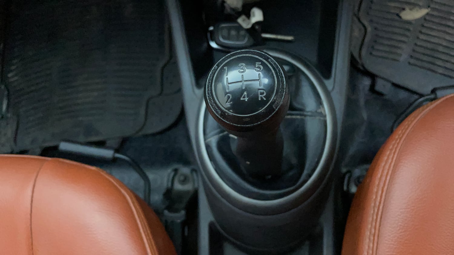 Used 2013 Hyundai i20 Magna (O) 1.2 Petrol Manual interior GEAR  KNOB VIEW