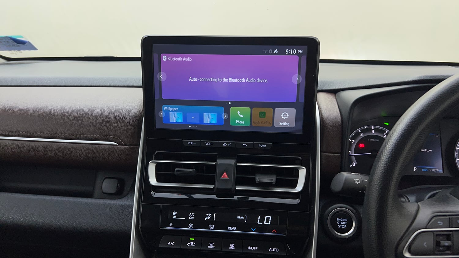 Used 2024 Toyota Innova Hycross GX (O) 7 STR Petrol Automatic top_features Integrated (in-dash) music system