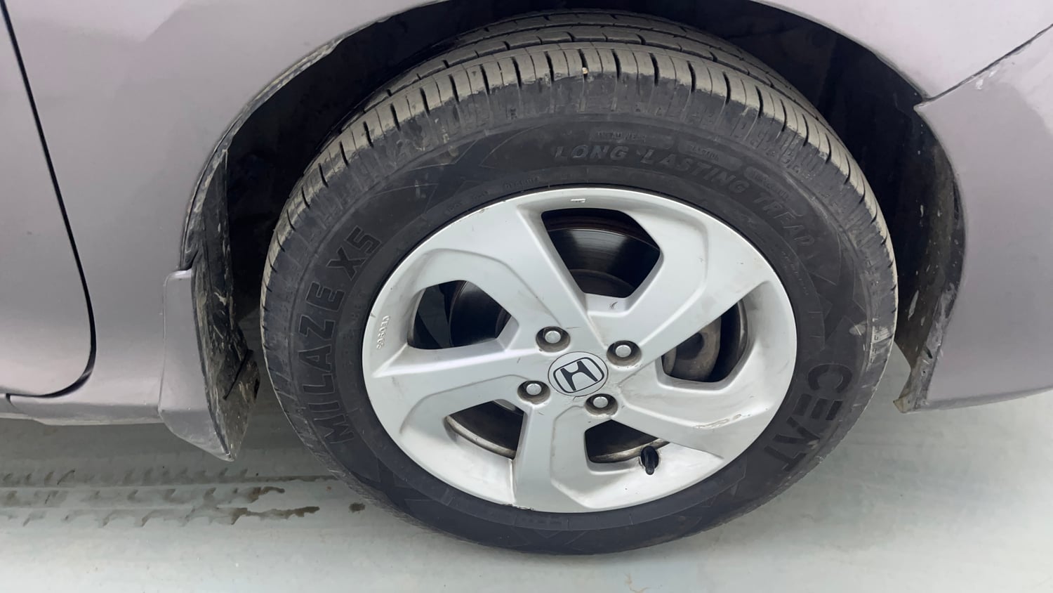 Used 2016 Honda City VX CVT Petrol Automatic tyres RIGHT FRONT TYRE RIM VIEW