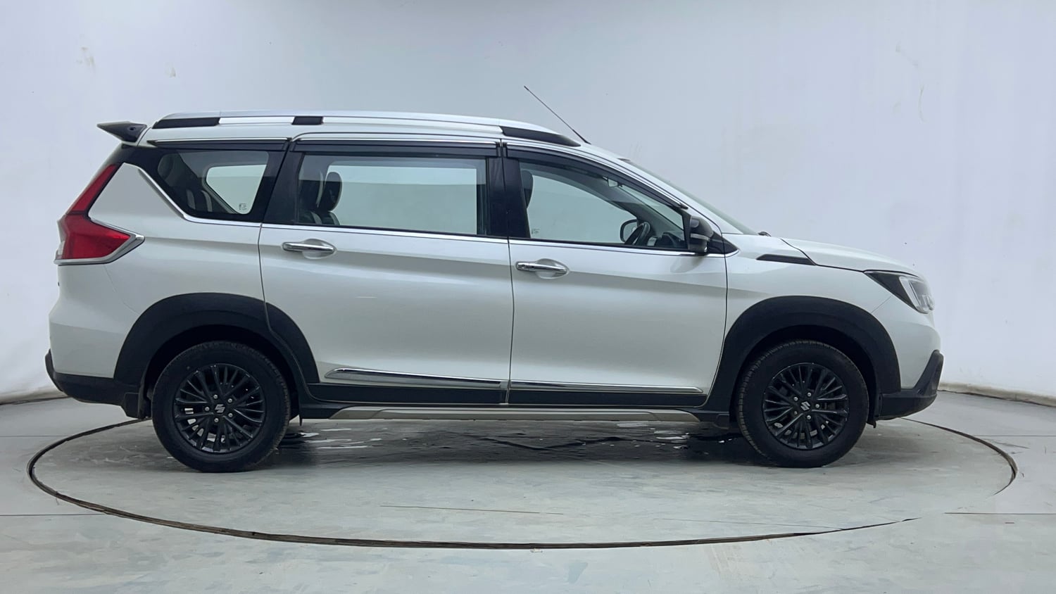 Used 2022 Maruti Suzuki XL6 Alpha AT Petrol Petrol Automatic exterior RIGHT SIDE VIEW