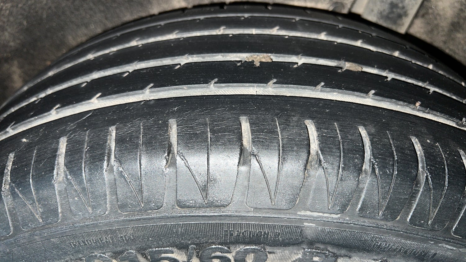 Used 2018 maruti-suzuki Vitara Brezza ZDi AGS Diesel Automatic tyres LEFT REAR TYRE TREAD VIEW
