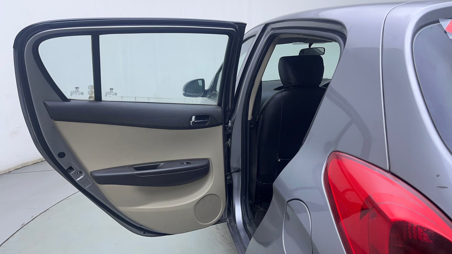 Used 2014 Hyundai i20 Magna 1.2 Petrol Manual interior LEFT REAR DOOR OPEN VIEW