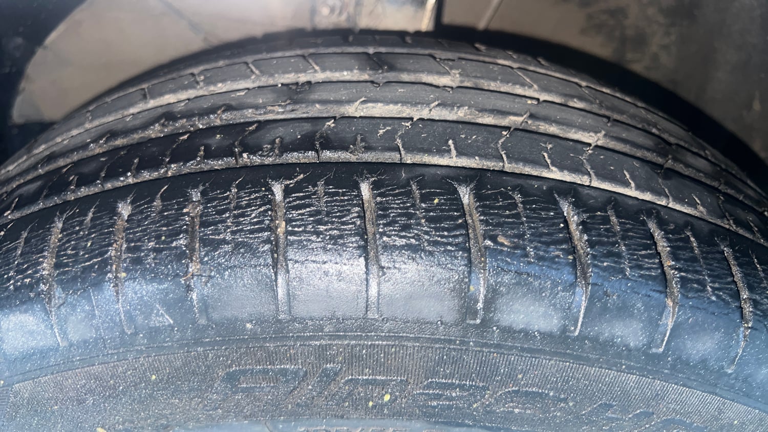 Used 2019 Maruti Suzuki Baleno Alpha 1.2 Petrol Manual tyres LEFT FRONT TYRE TREAD VIEW