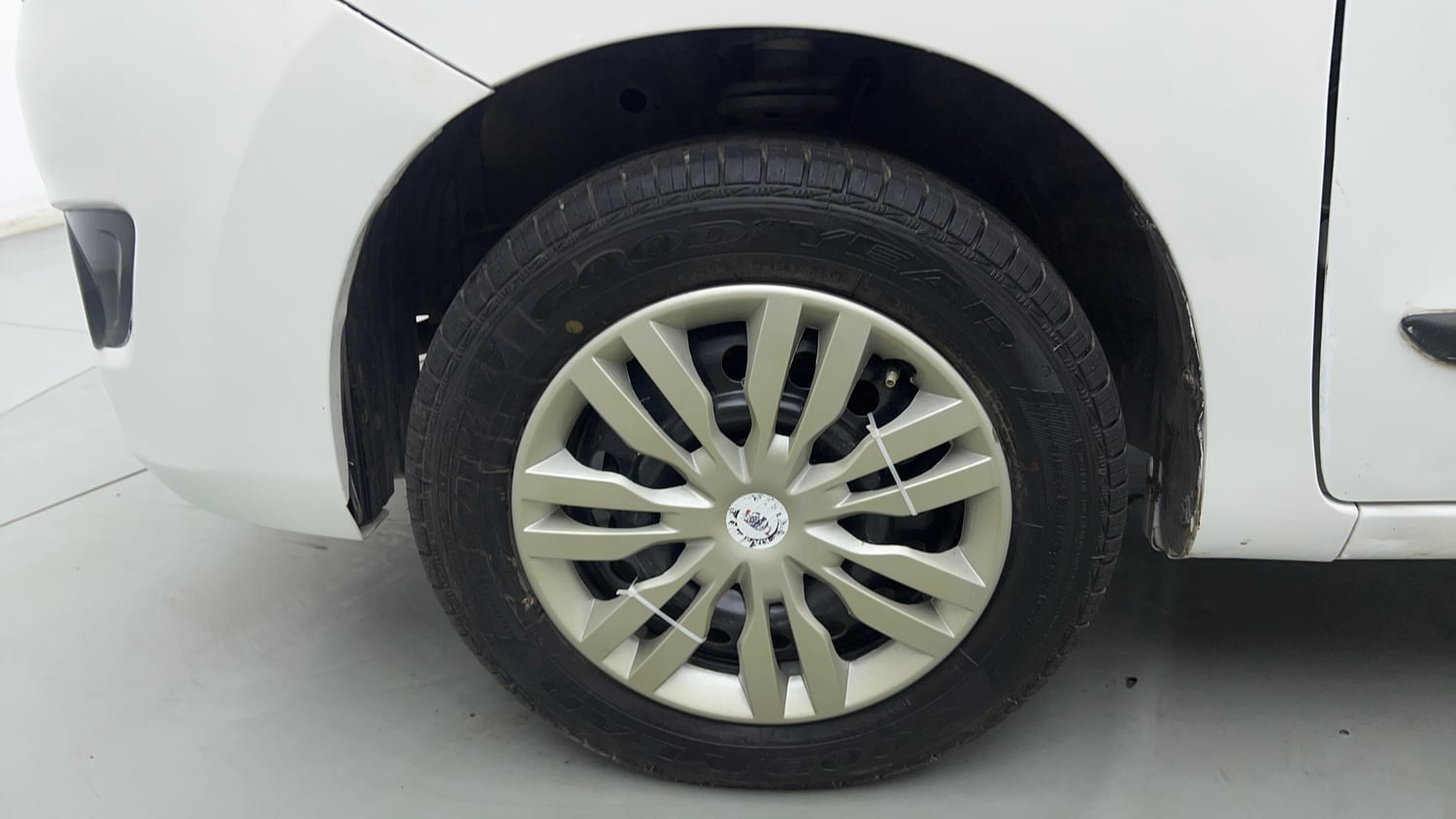 Used 2015 Maruti Suzuki Wagon R VXI Petrol Manual tyres LEFT FRONT TYRE RIM VIEW