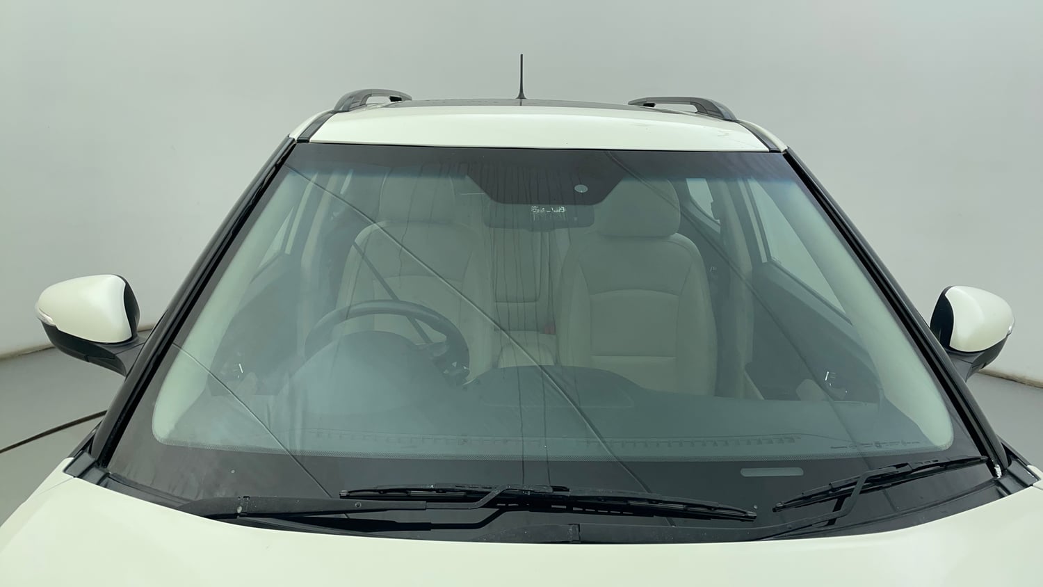 Used 2022 Mahindra XUV 300 W8 (O) 1.5 Diesel AMT Diesel Automatic exterior FRONT WINDSHIELD VIEW