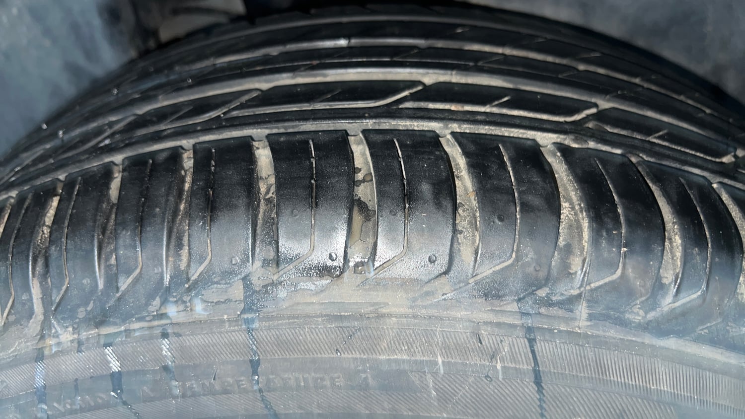 Used 2019 Jeep Compass Longitude (O) 1.4 Petrol AT Petrol Automatic tyres RIGHT REAR TYRE TREAD VIEW