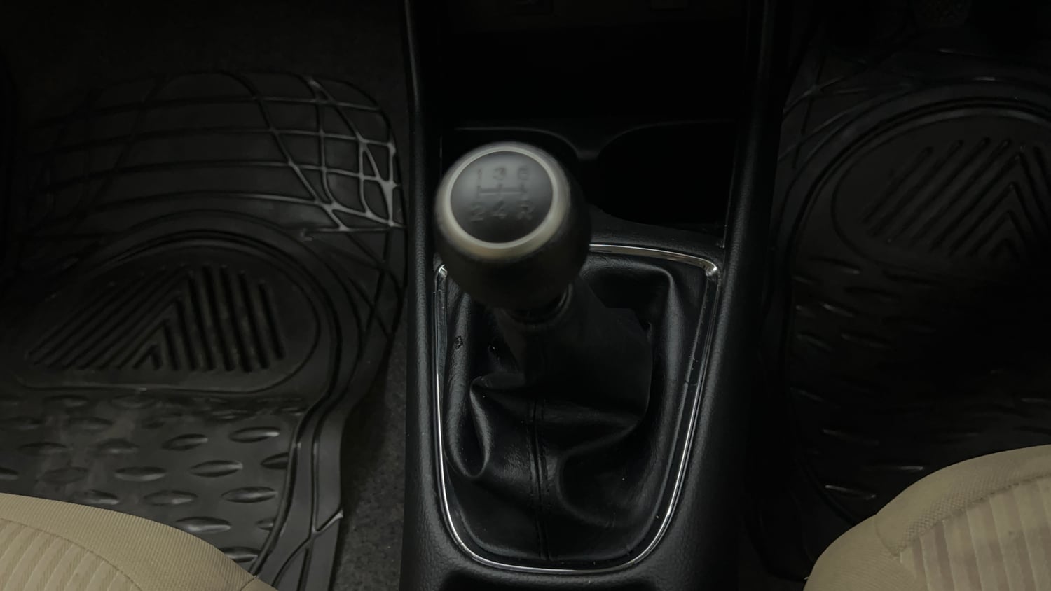 Used 2022 Honda Amaze S MT 1.2 Petrol Petrol Manual interior GEAR  KNOB VIEW