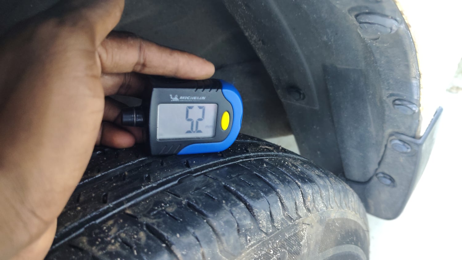 Used 2014 Maruti Suzuki Swift Dzire VXI Petrol Manual tyres LEFT FRONT TYRE TREAD VIEW