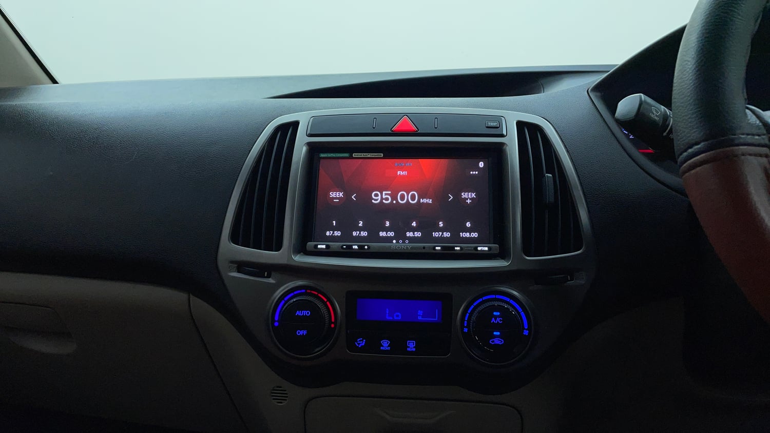 Used 2013 Hyundai i20 Magna (O) 1.2 Petrol Manual interior MUSIC SYSTEM & AC CONTROL VIEW