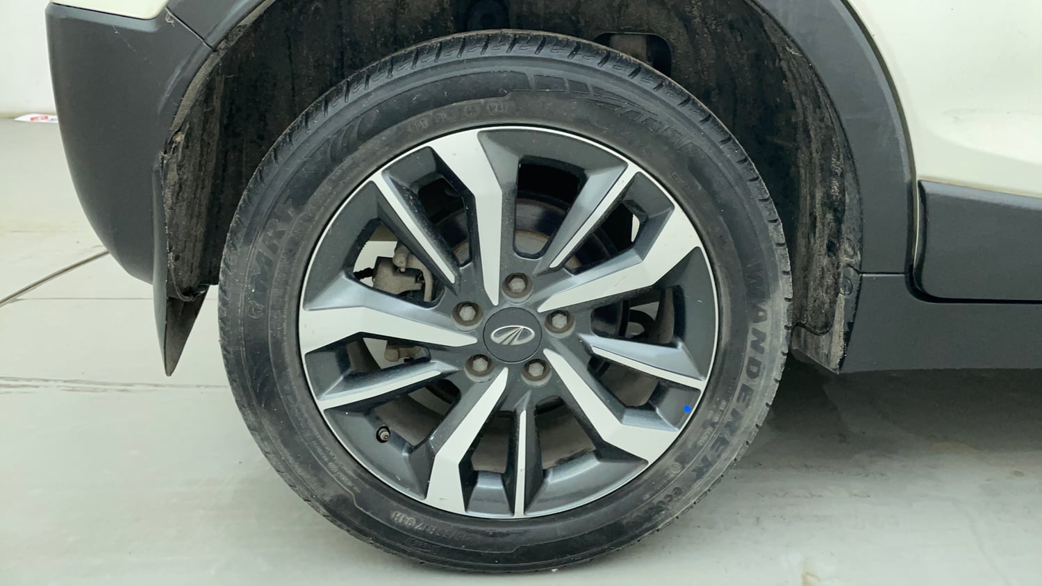 Used 2022 Mahindra XUV 300 W8 (O) 1.5 Diesel AMT Diesel Automatic tyres RIGHT REAR TYRE RIM VIEW