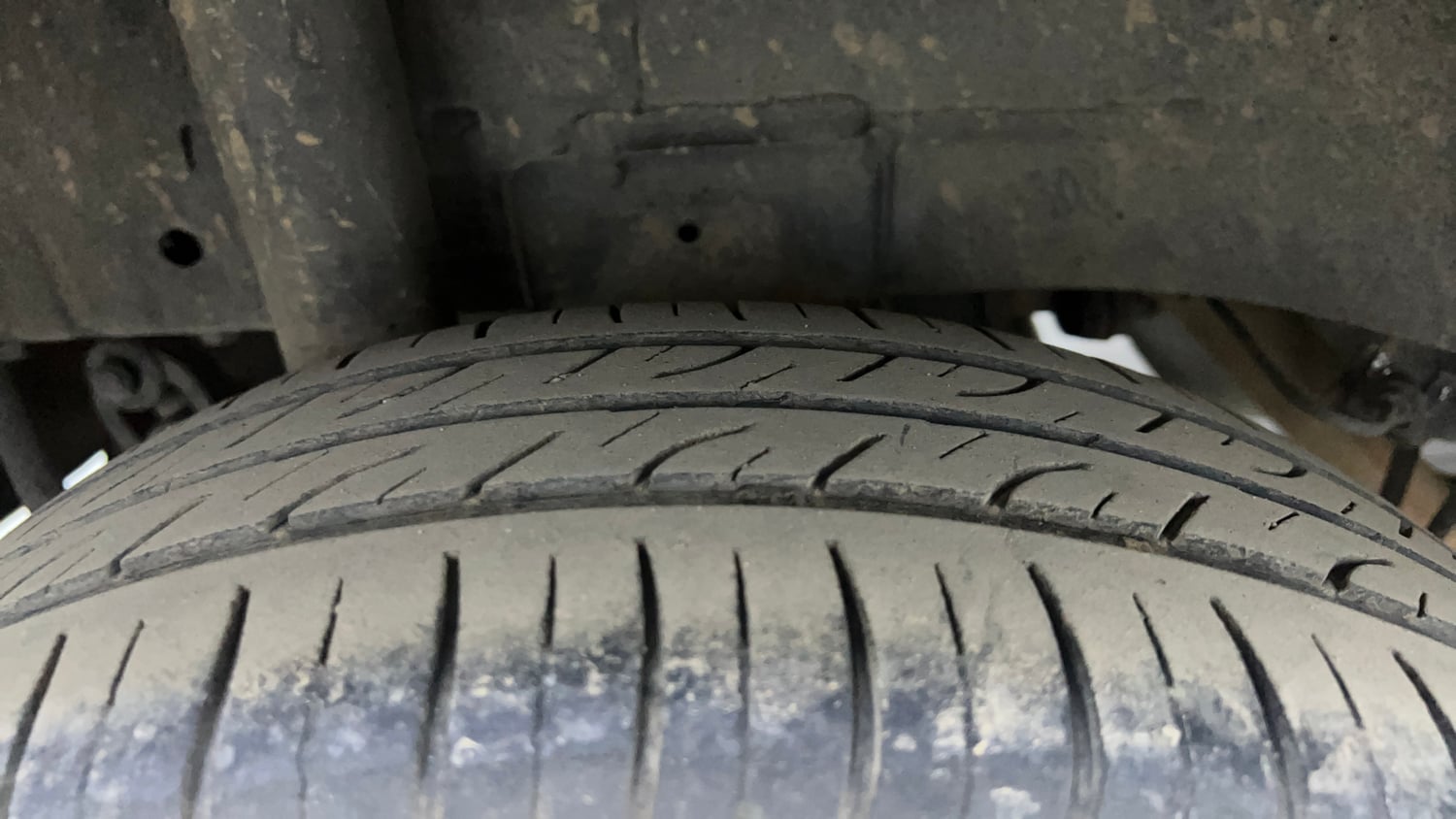 Used 2016 Mahindra KUV100 K6+ 6 STR Petrol Manual tyres RIGHT REAR TYRE TREAD VIEW