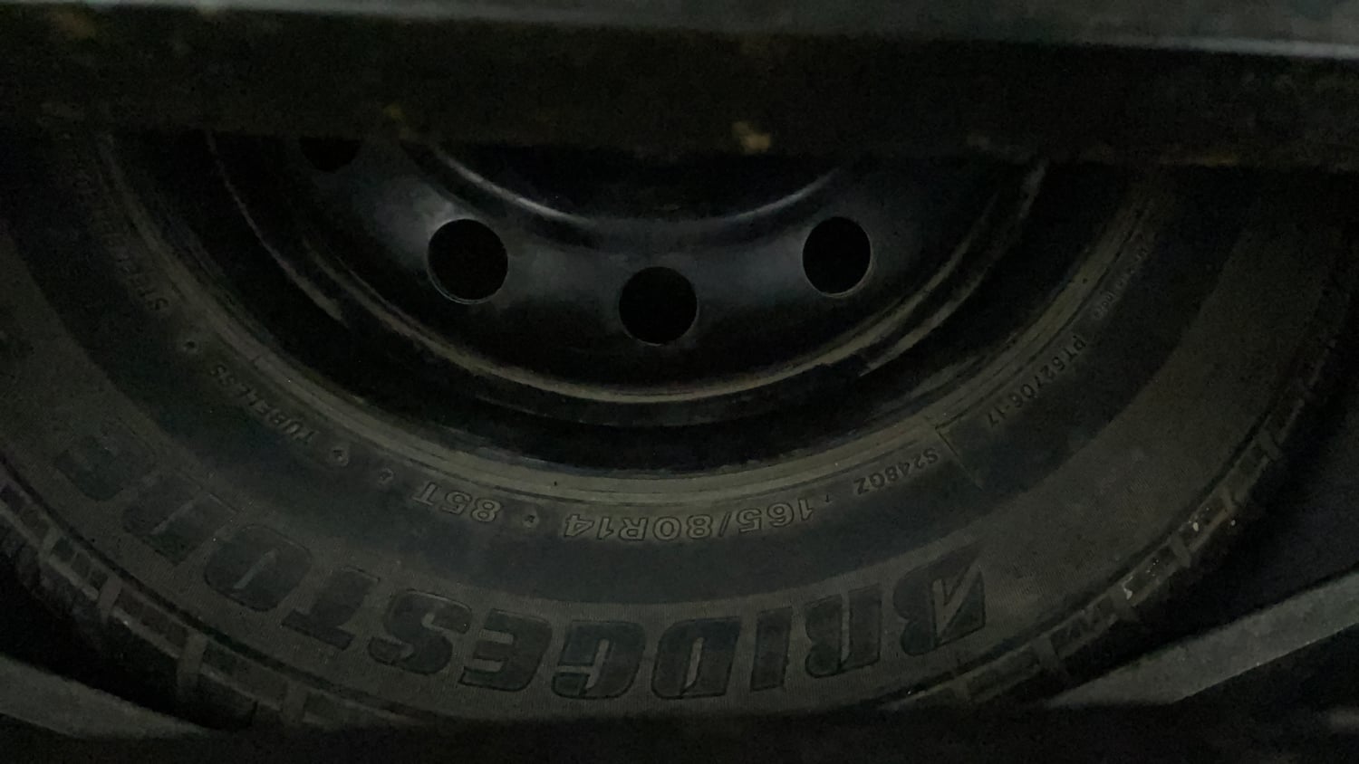 Used 2014 Maruti Suzuki Swift VXI CNG (Outside Fitted) Cng Manual tyres SPARE TYRE VIEW