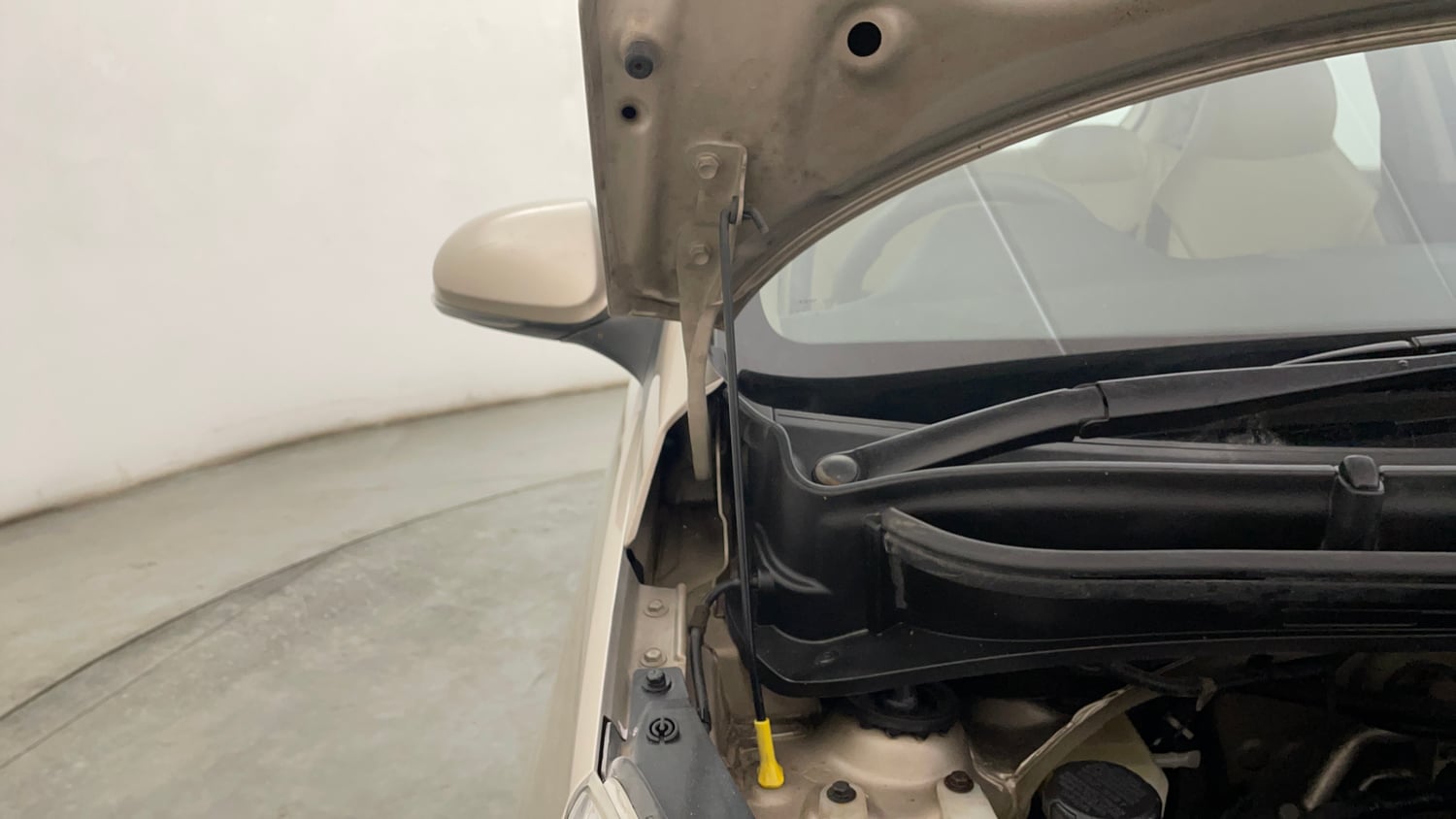 Used 2022 Hyundai Santro Sportz Petrol Manual engine ENGINE RIGHT SIDE HINGE & APRON VIEW