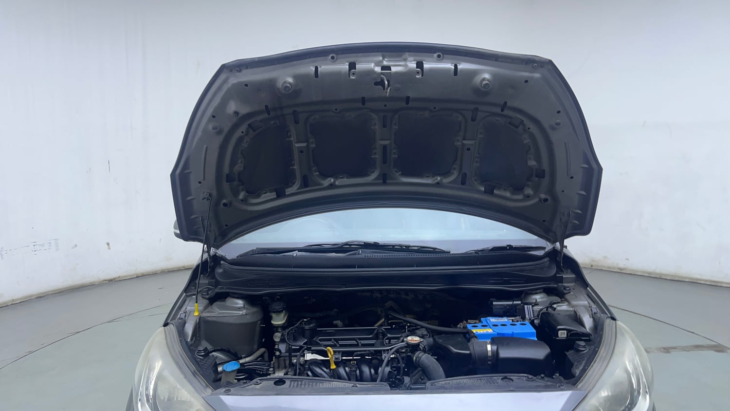 Used 2014 Hyundai i20 Magna 1.2 Petrol Manual engine ENGINE & BONNET OPEN FRONT VIEW