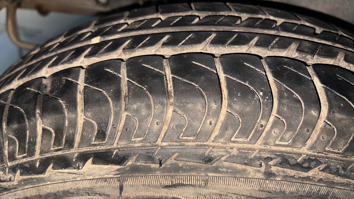 Used 2016 Maruti Suzuki Swift Dzire VXI (O) Petrol Manual tyres RIGHT REAR TYRE TREAD VIEW
