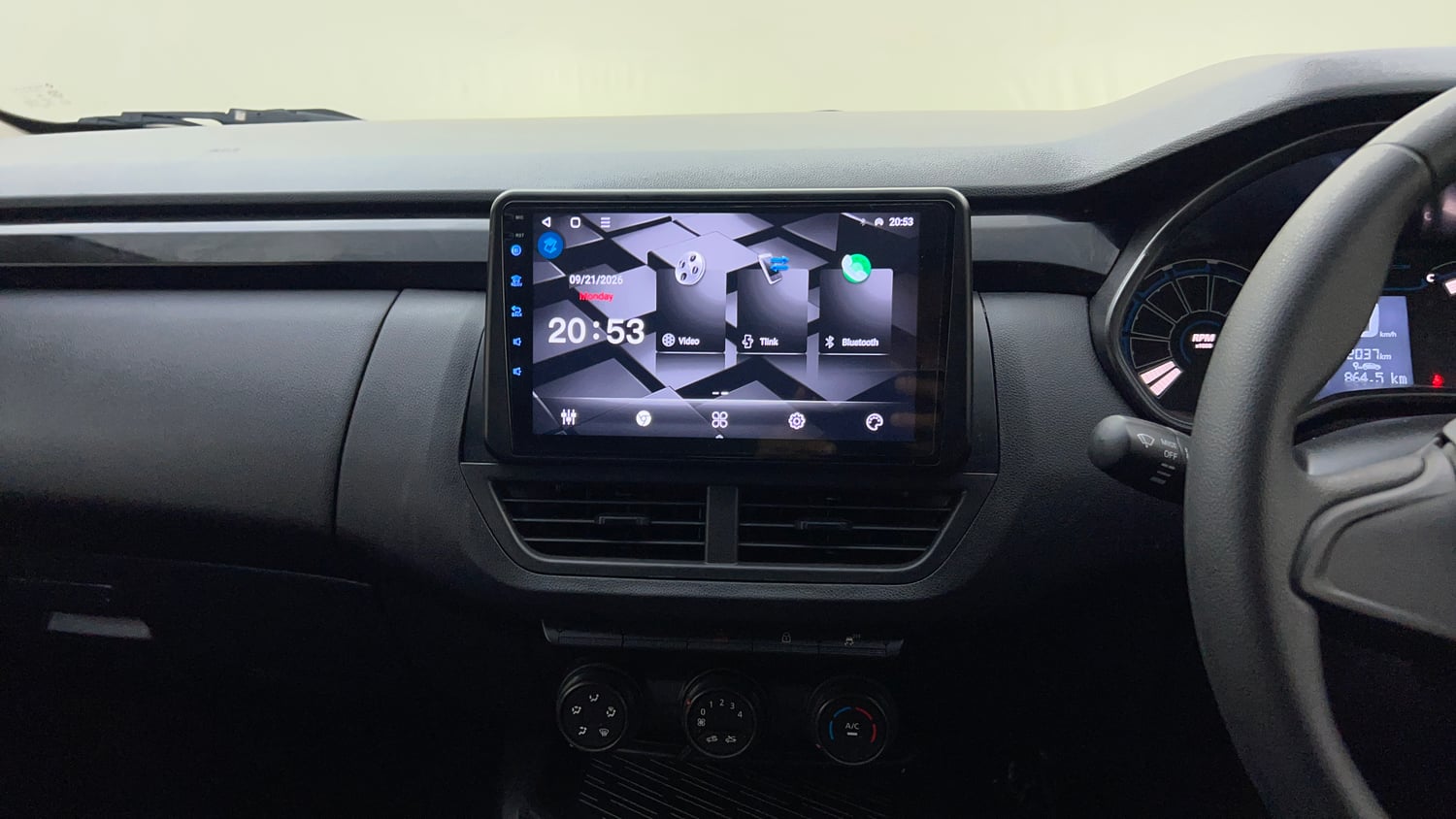 Used 2025 Renault Kiger RXL Petrol Manual top_features Integrated (in-dash) music system