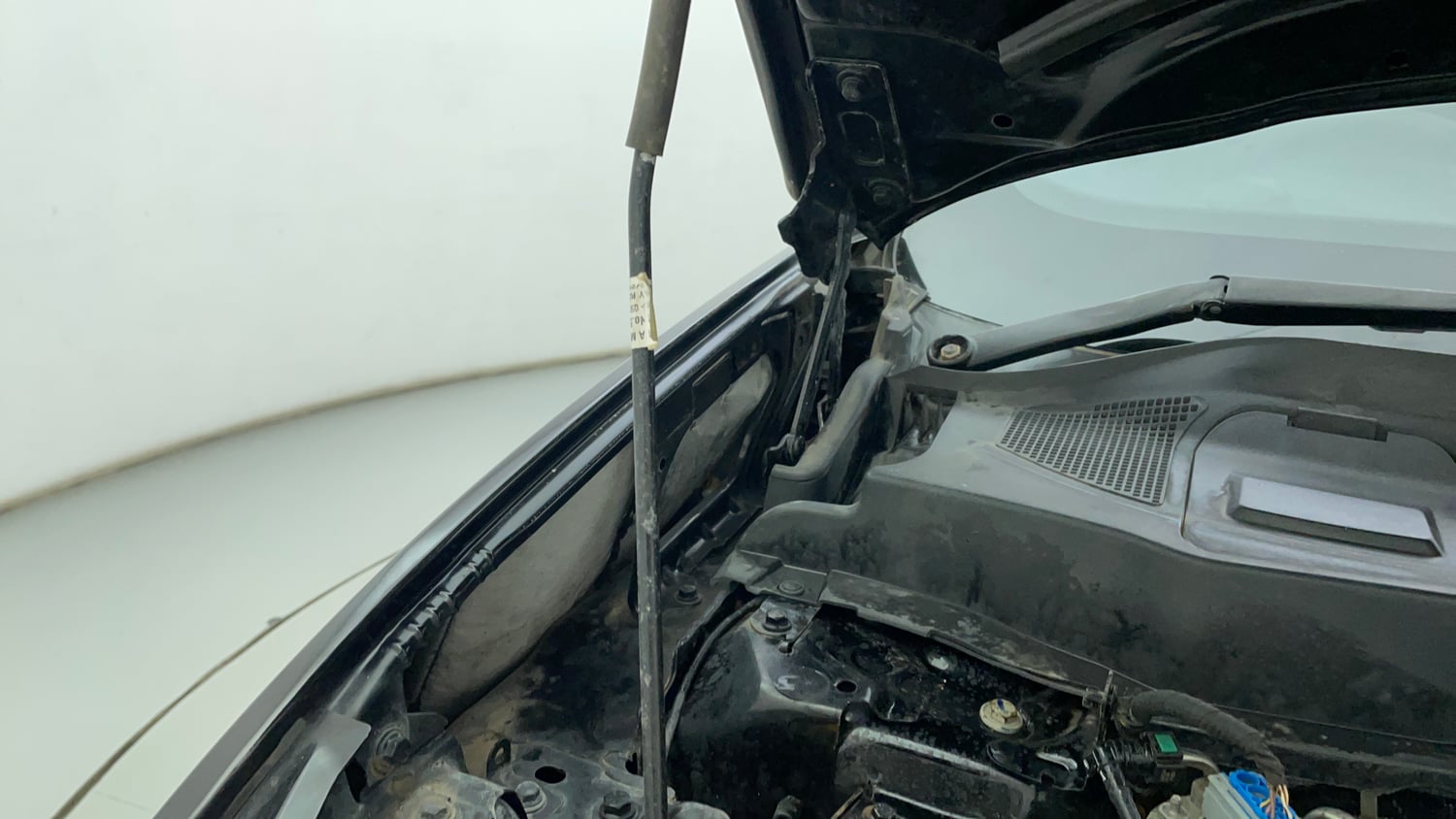 Used 2022 Tata Harrier XZ Plus Dark Edition Diesel Manual engine ENGINE RIGHT SIDE HINGE & APRON VIEW