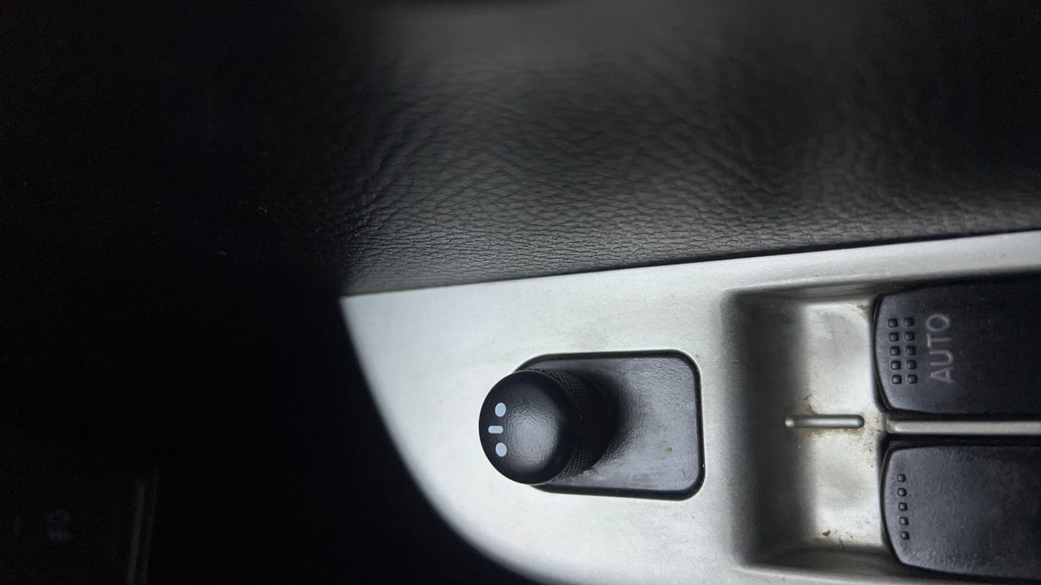 Used 2015 Maruti Suzuki Wagon R VXI Petrol Manual top_features Adjustable ORVM