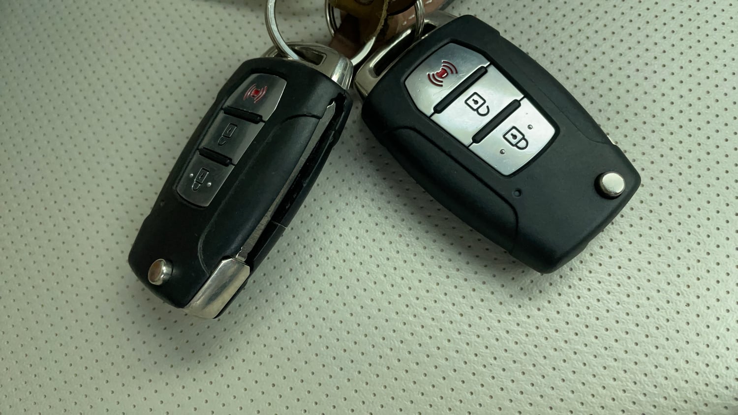 Used 2021 Mahindra XUV 300 W8 (O) 1.2 Petrol Petrol Manual extra CAR KEY VIEW