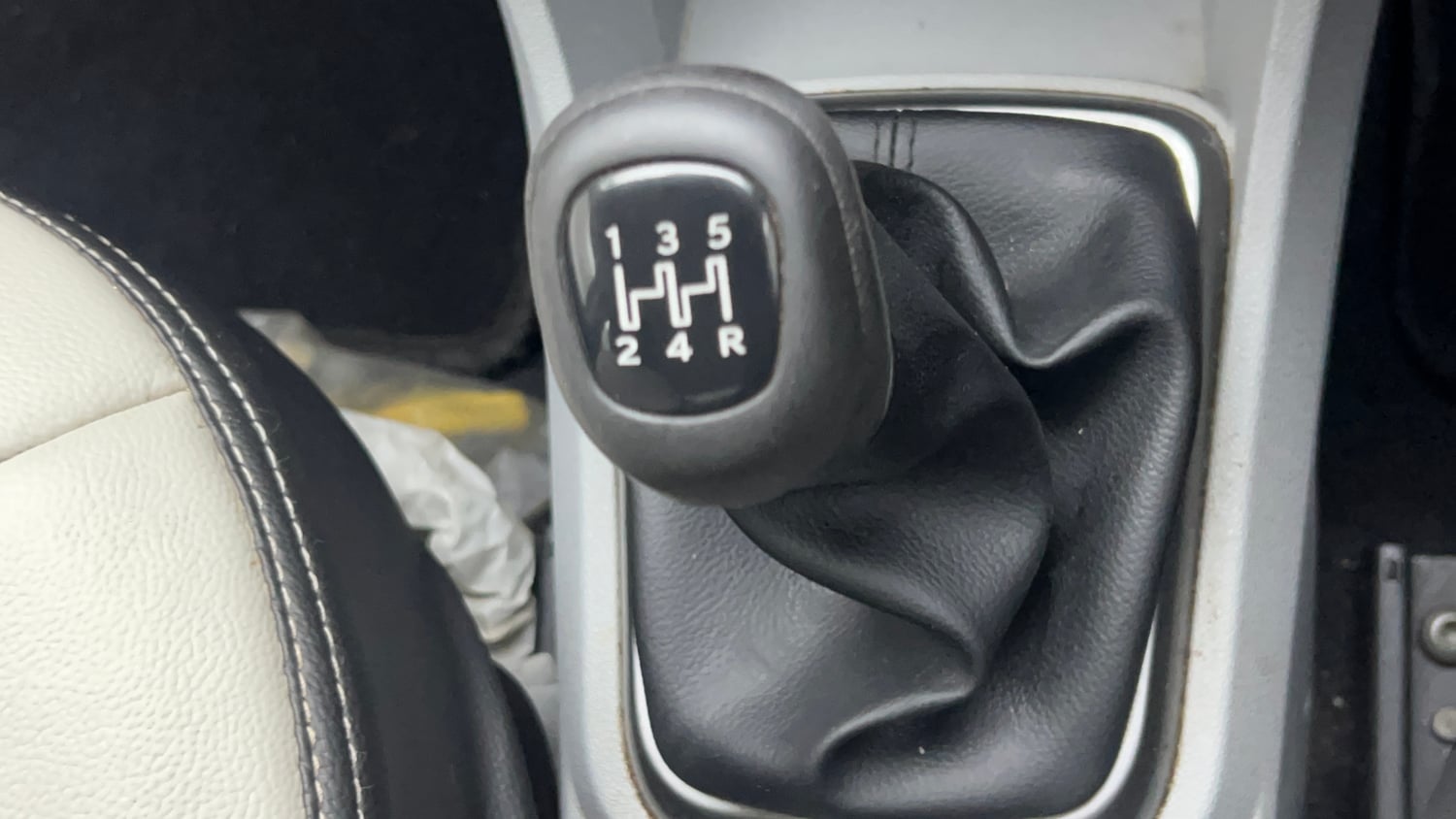 Used 2024 Tata Tigor XM iCNG Cng Manual interior GEAR  KNOB VIEW