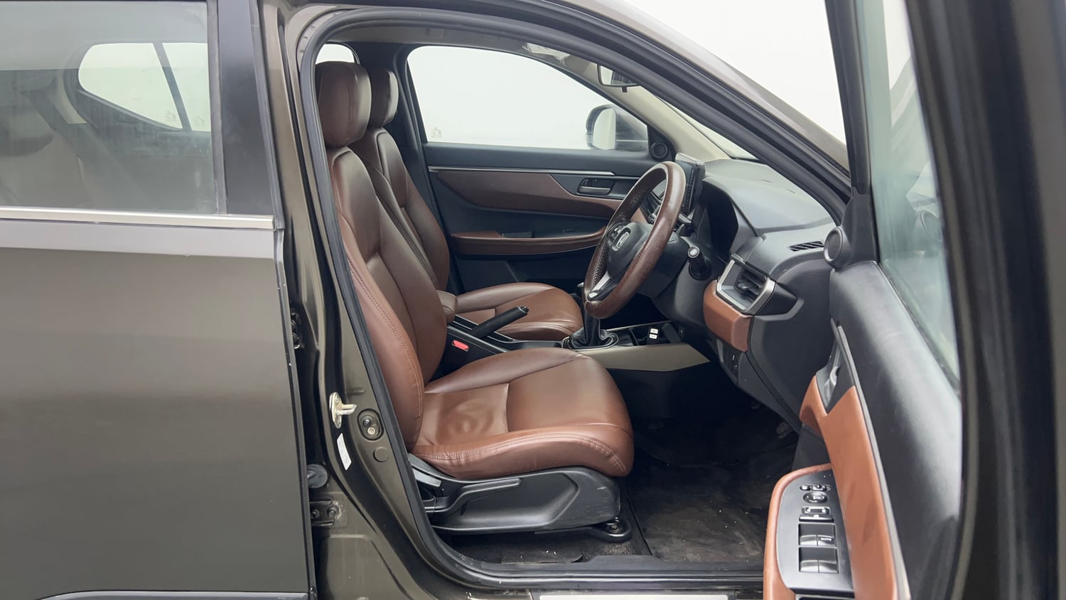 Used 2023 Honda Elevate VX MT Petrol Manual interior RIGHT SIDE FRONT DOOR CABIN VIEW