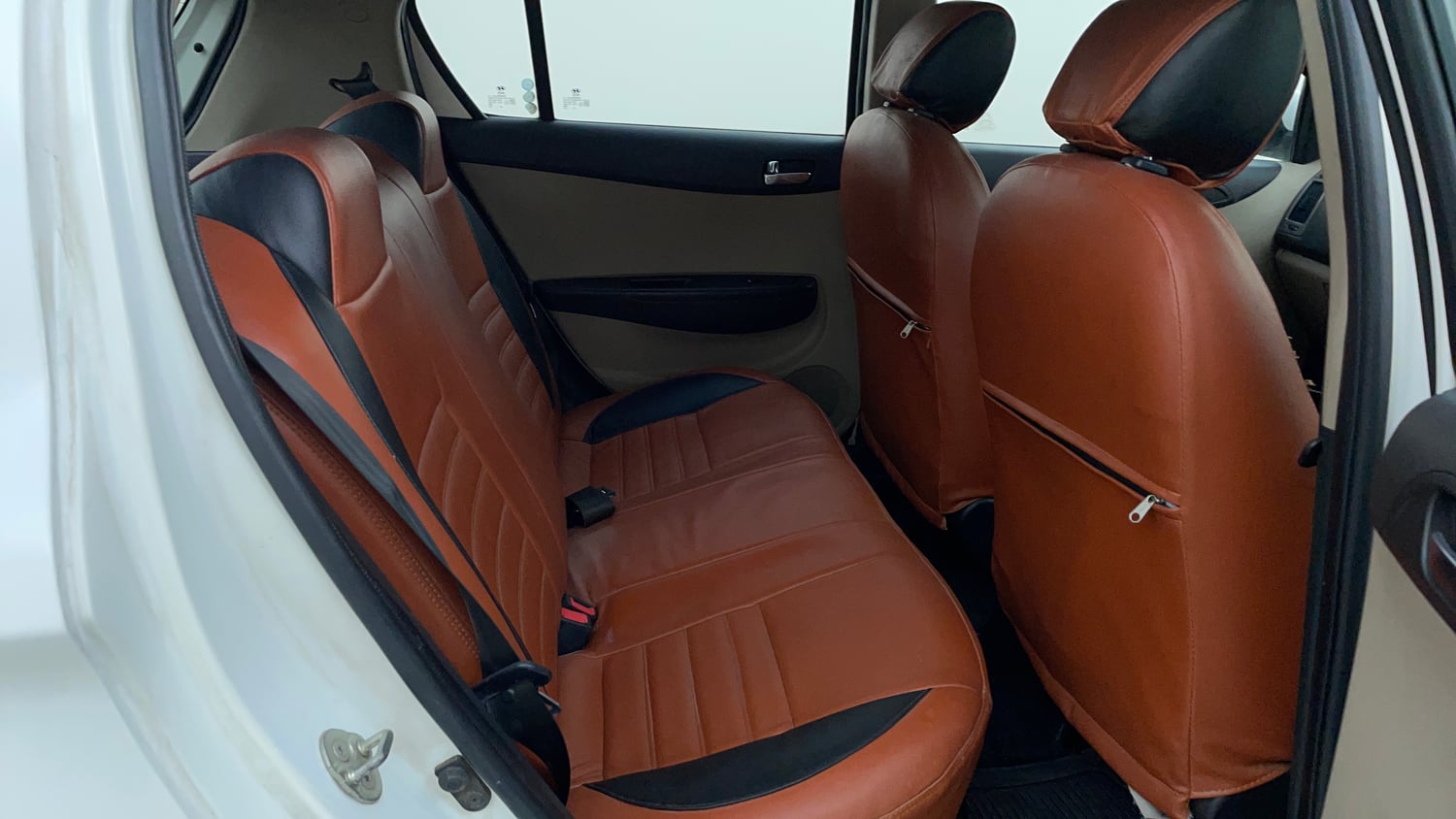 Used 2013 Hyundai i20 Magna (O) 1.2 Petrol Manual interior RIGHT SIDE REAR DOOR CABIN VIEW