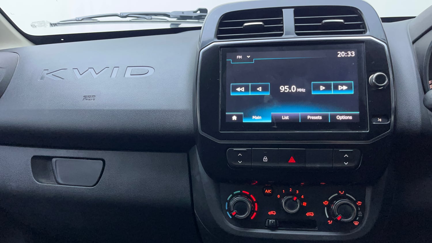 Used 2022 Renault Kwid RXT 1.0 AMT Petrol Automatic interior MUSIC SYSTEM & AC CONTROL VIEW