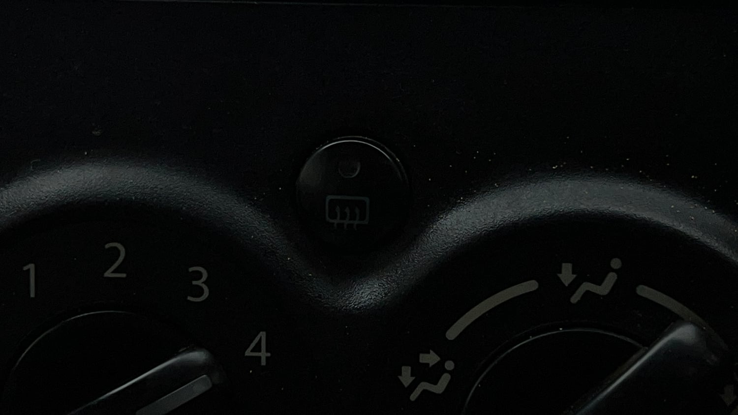 Used 2016 Maruti Suzuki Wagon R 1.0 VXI AMT Petrol Automatic top_features Rear defogger