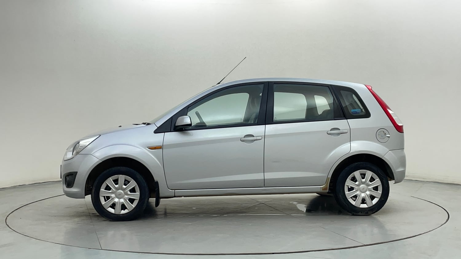 Used 2014 Ford Figo Duratorq Diesel ZXI 1.4 Diesel Manual exterior LEFT SIDE VIEW
