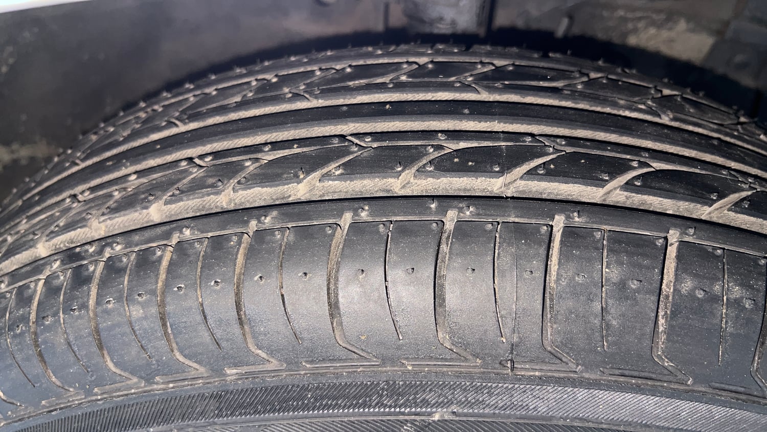 Used 2016 Maruti Suzuki Swift Dzire VXI (O) Petrol Manual tyres RIGHT FRONT TYRE TREAD VIEW