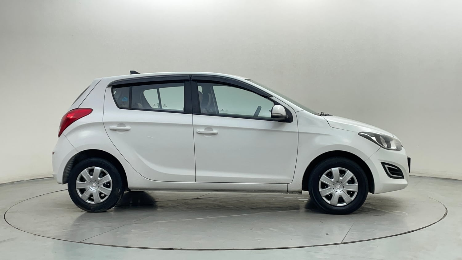 Used 2013 Hyundai i20 Magna (O) 1.2 Petrol Manual exterior RIGHT SIDE VIEW