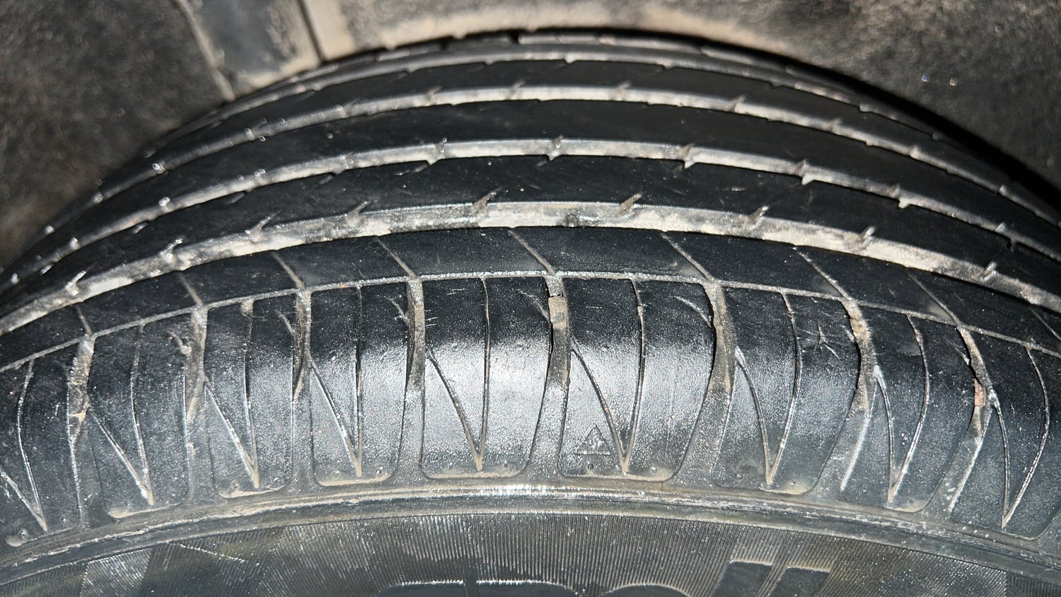 Used 2018 maruti-suzuki Vitara Brezza ZDi AGS Diesel Automatic tyres RIGHT REAR TYRE TREAD VIEW