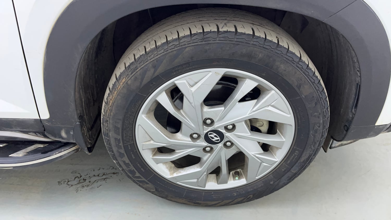 Used 2023 Hyundai Creta SX 1.5 Petrol Petrol Manual tyres RIGHT FRONT TYRE RIM VIEW