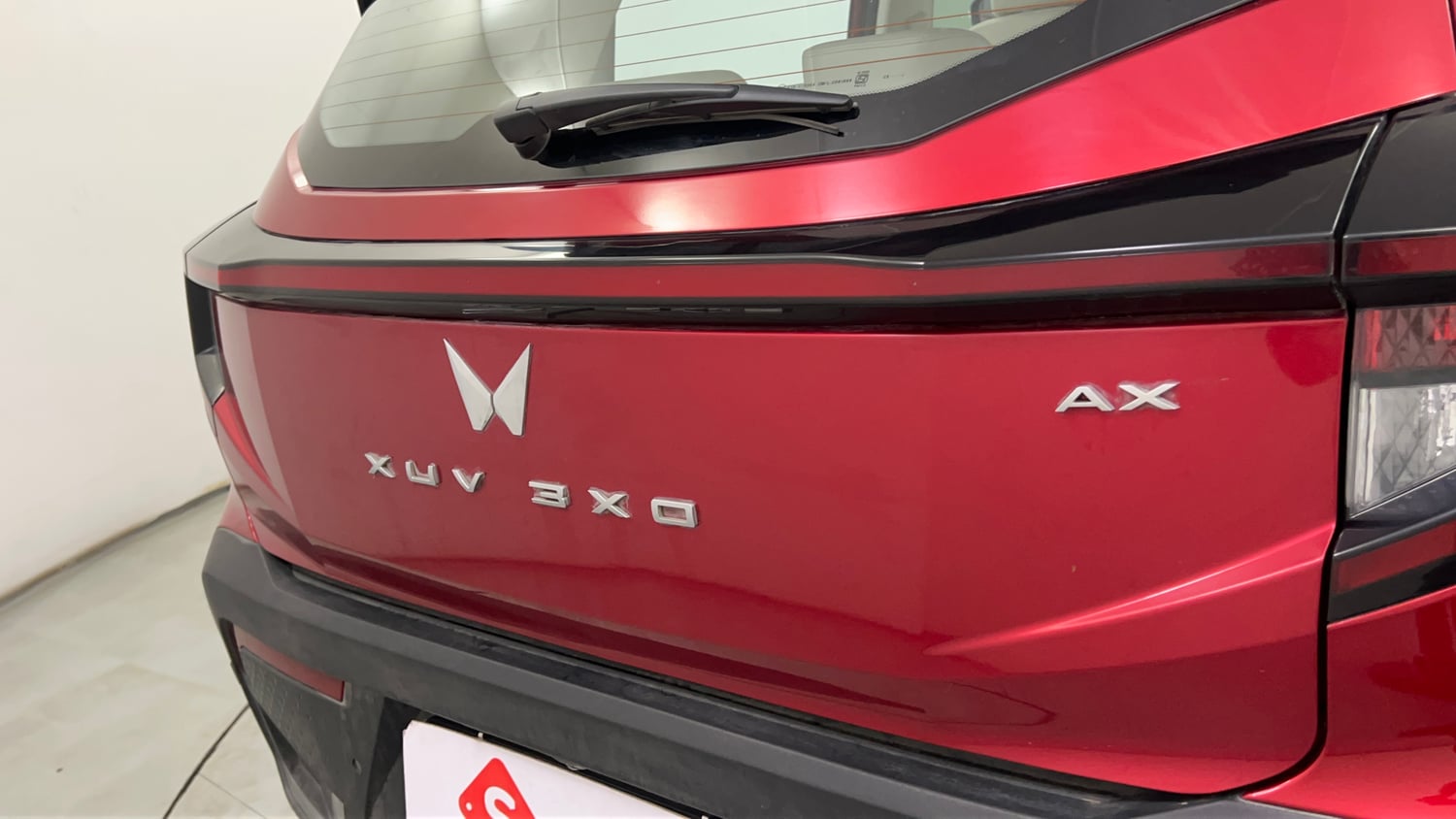 Used 2024 Mahindra XUV 3XO AX7 1.2 Petrol AT Petrol Automatic dents MINOR DENT