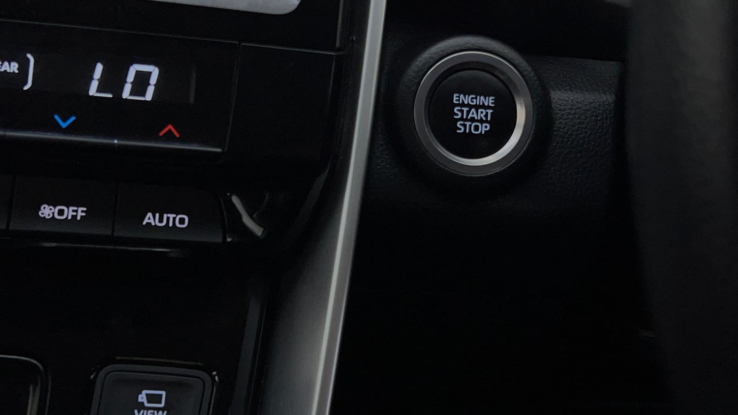 Used 2024 Toyota Innova Hycross GX (O) 7 STR Petrol Automatic top_features Keyless start