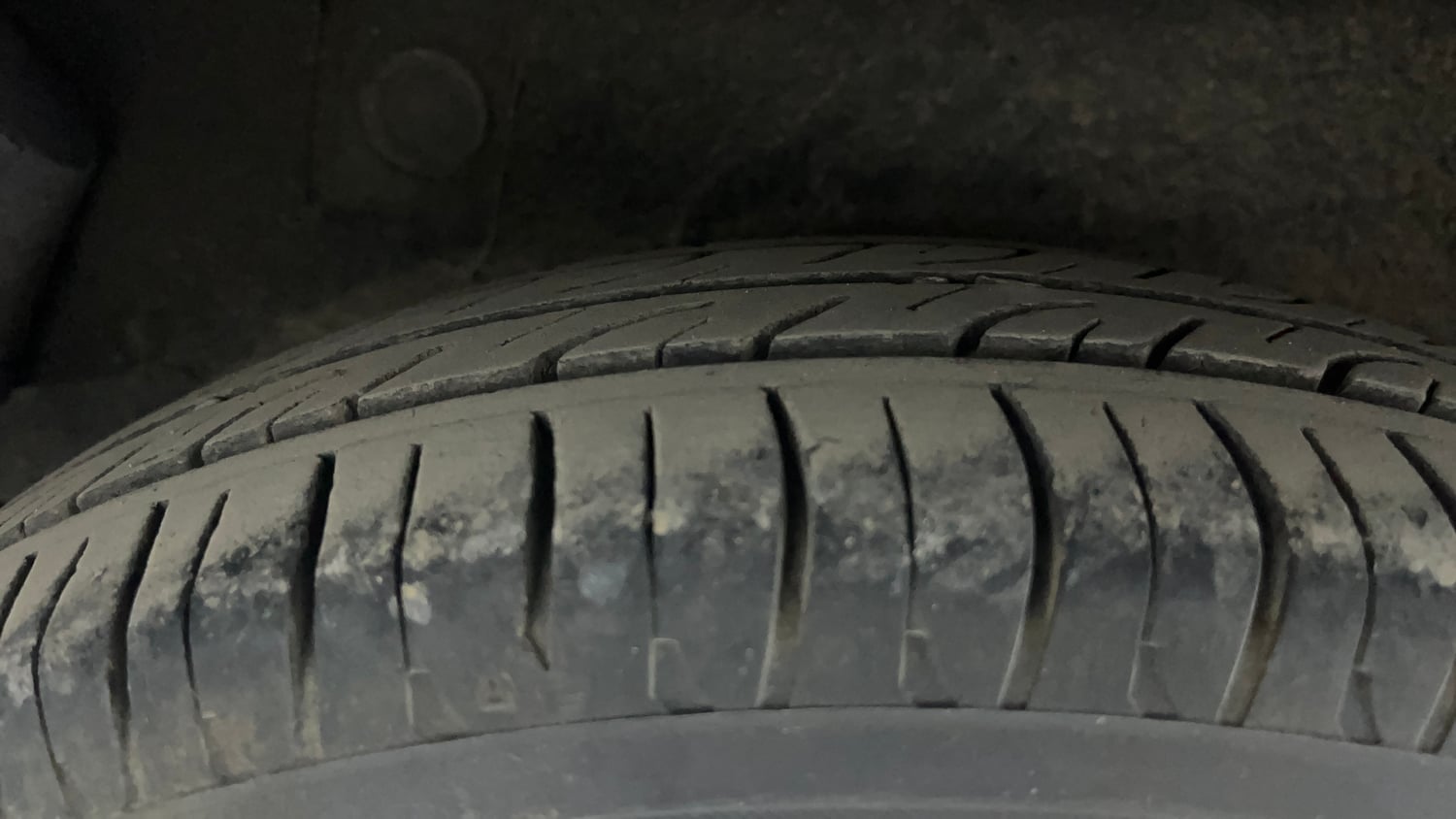 Used 2012 Hyundai i10 Sportz 1.2 Kappa2 Petrol Manual tyres RIGHT REAR TYRE TREAD VIEW