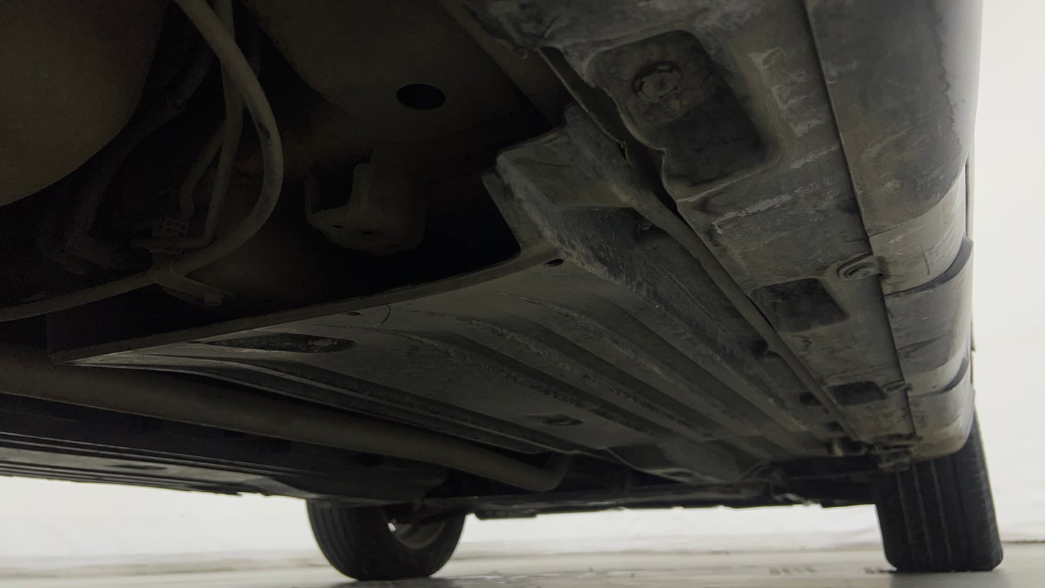 Used 2018 maruti-suzuki Vitara Brezza ZDi AGS Diesel Automatic extra REAR RIGHT UNDERBODY VIEW