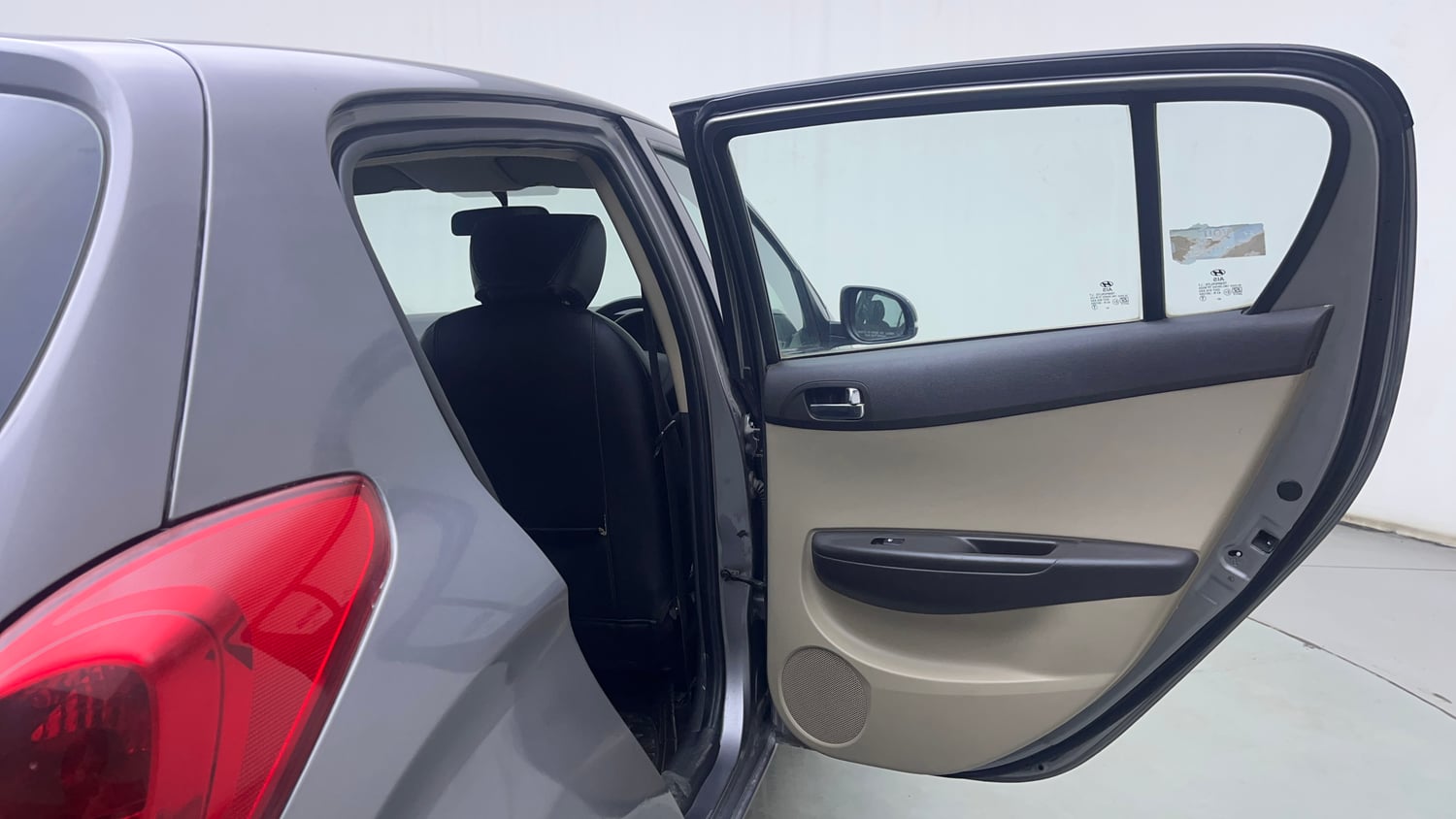 Used 2014 Hyundai i20 Magna 1.2 Petrol Manual interior RIGHT REAR DOOR OPEN VIEW