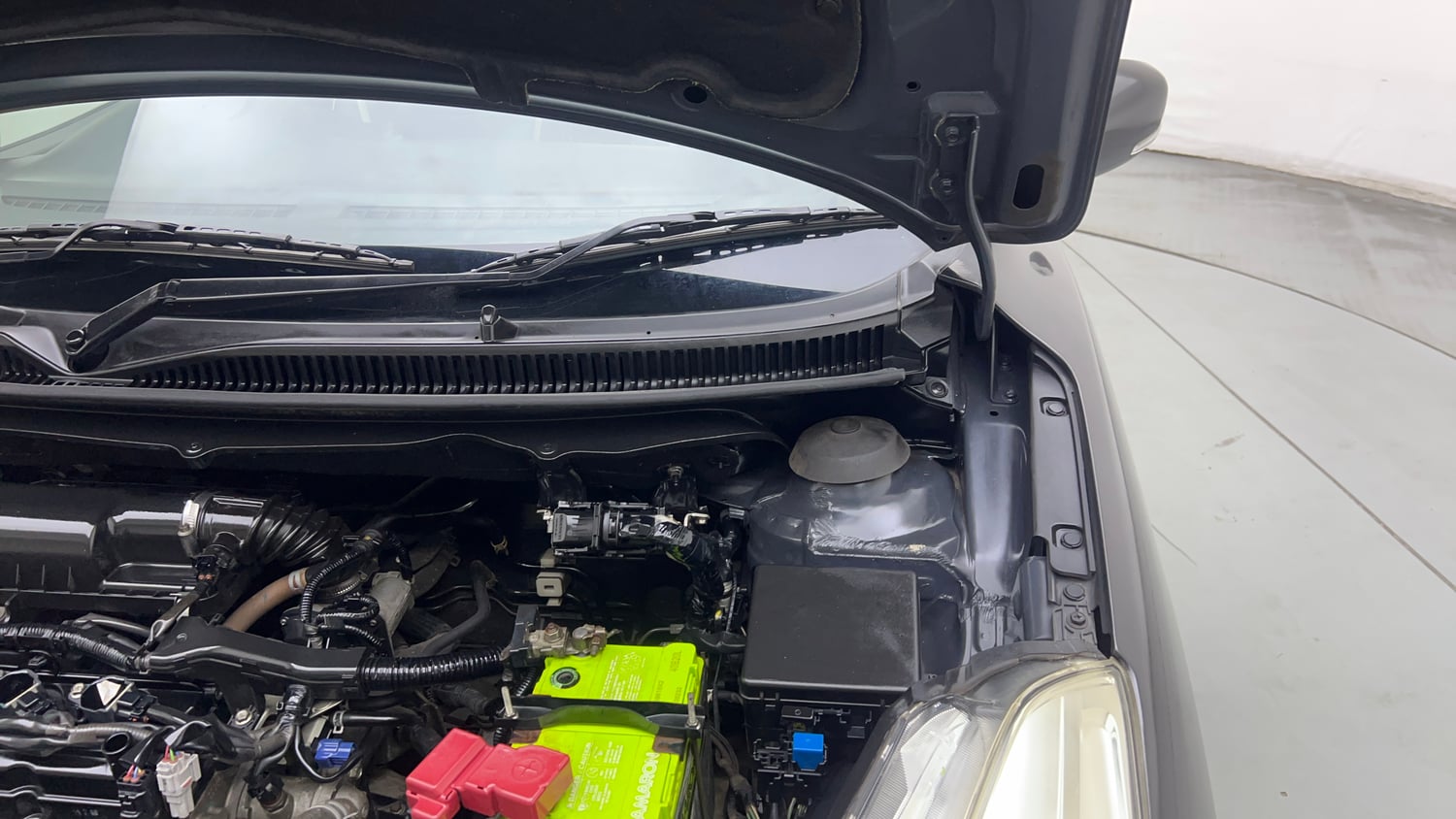 Used 2018 Maruti Suzuki Baleno Delta 1.2 Petrol Manual engine ENGINE LEFT SIDE HINGE & APRON VIEW