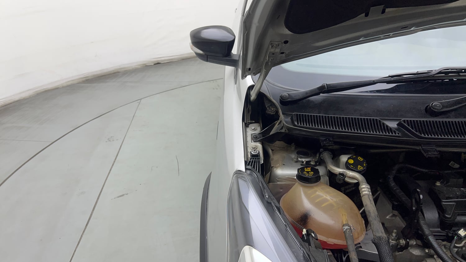 Used 2019 Ford Freestyle Titanium 1.2 Ti-VCT Petrol Manual engine ENGINE RIGHT SIDE HINGE & APRON VIEW