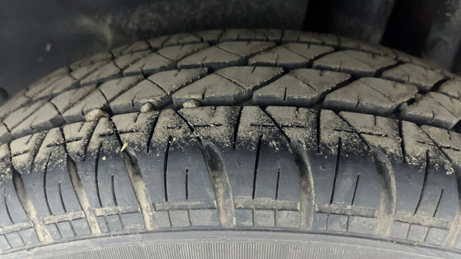 Used 2016 Maruti Suzuki Swift VXi Petrol Manual tyres LEFT REAR TYRE TREAD VIEW