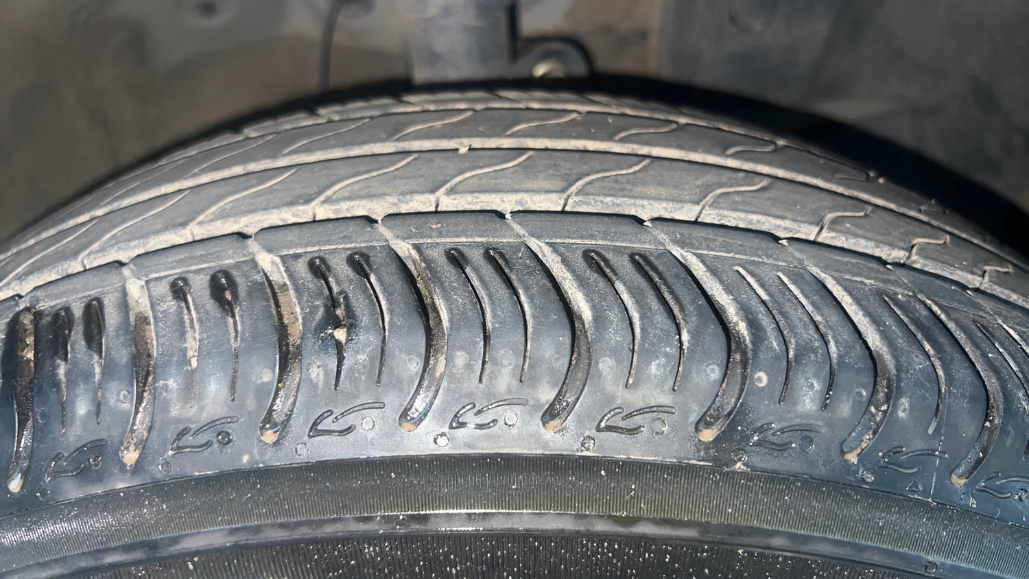 Used 2023 Honda Amaze VX CVT 1.2 Petrol Petrol Automatic tyres RIGHT FRONT TYRE TREAD VIEW
