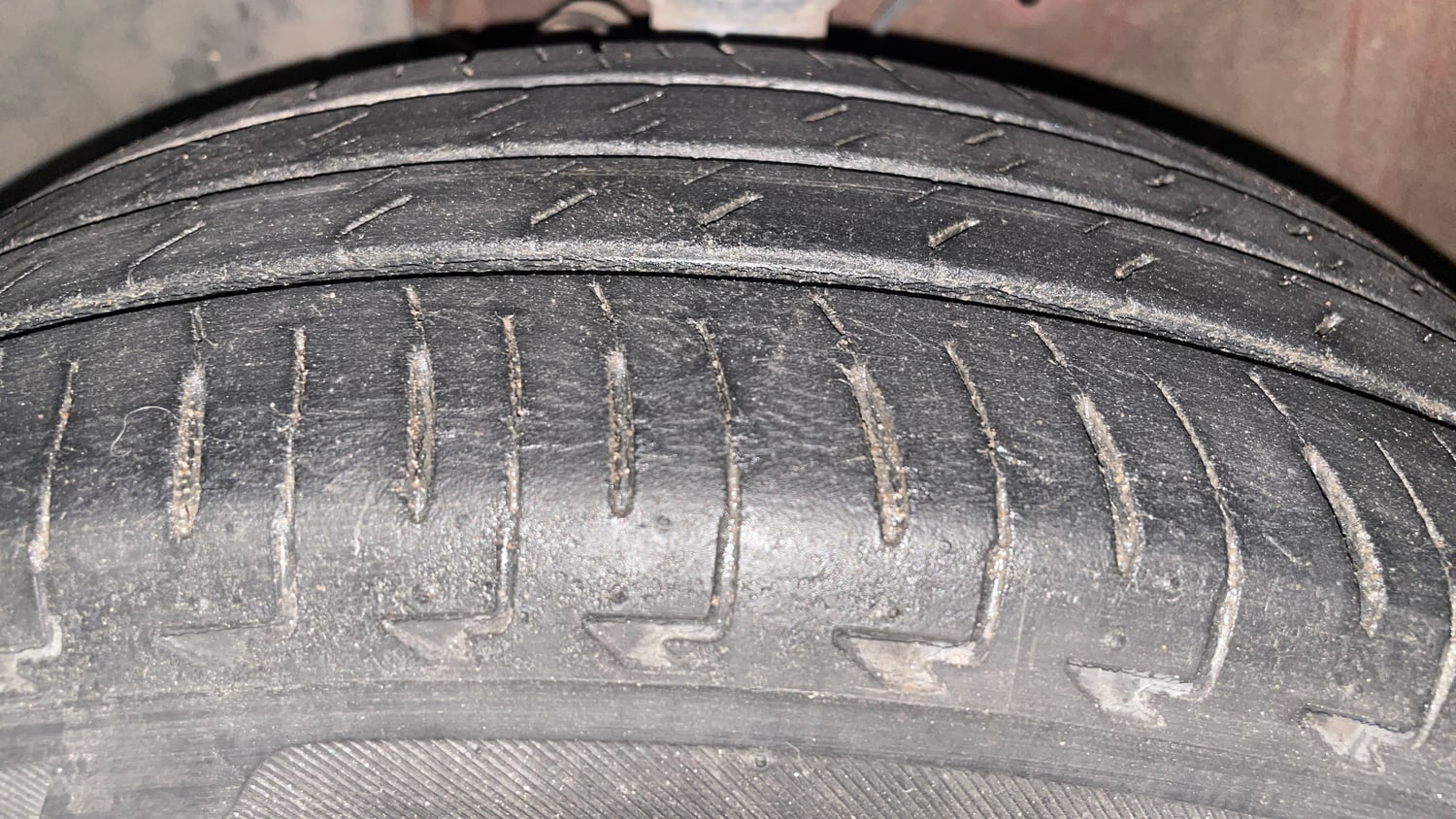 Used 2017 Maruti Suzuki Ignis Zeta 1.2 AMT Petrol Automatic tyres LEFT FRONT TYRE TREAD VIEW