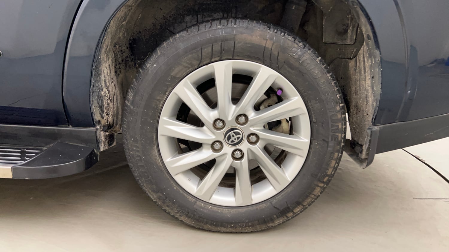 Used 2024 Toyota Innova Hycross GX (O) 7 STR Petrol Automatic tyres LEFT REAR TYRE RIM VIEW